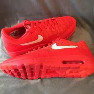 Nike Air Max 1 Flyknit